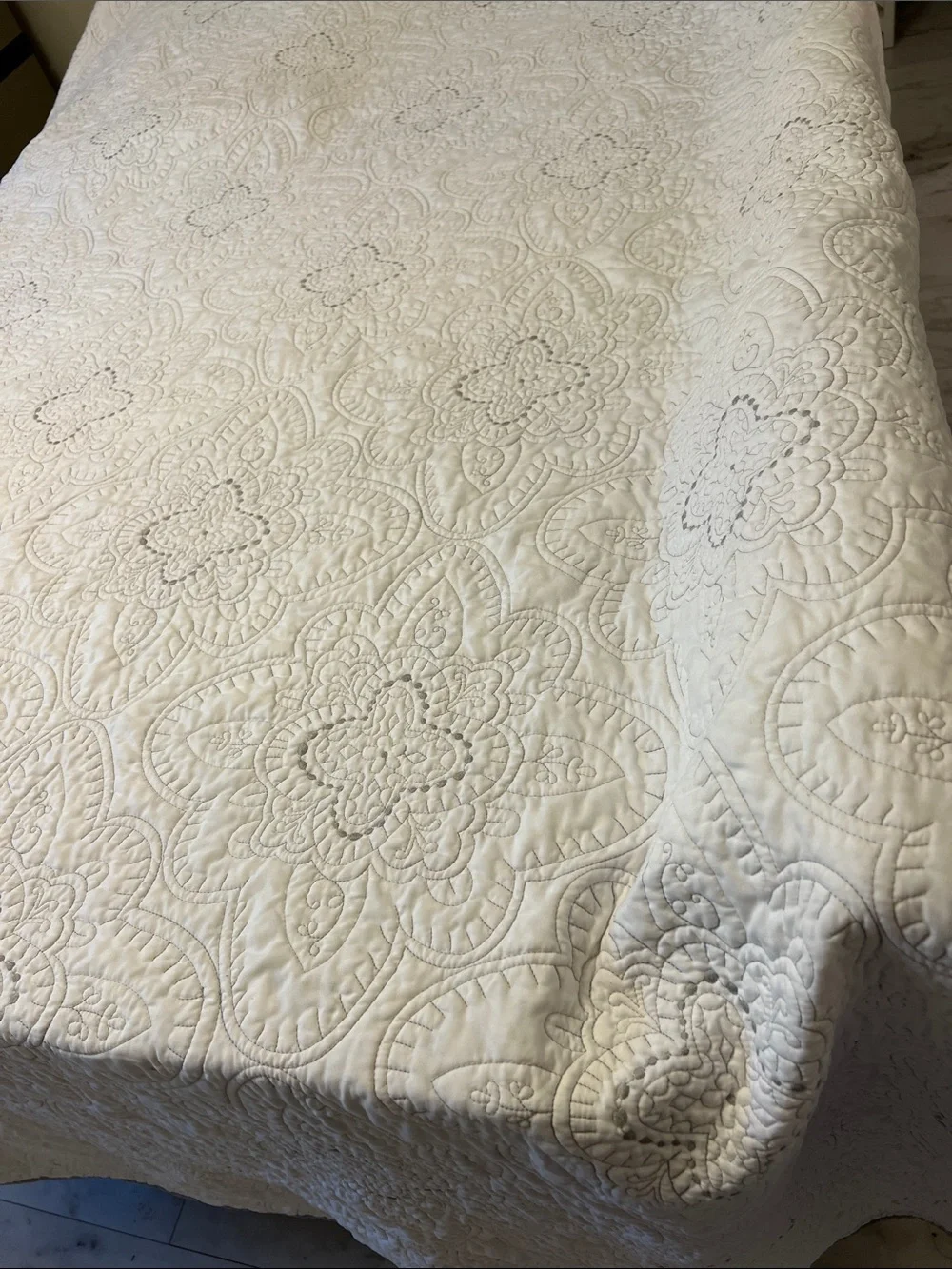 Vintage Cream Quilted Floral Medallion Bedspread